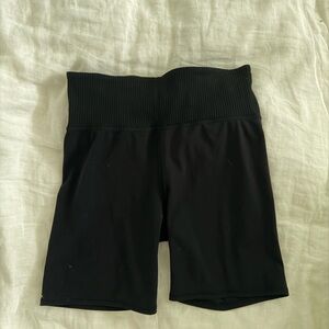 Vuori Women's Black Bike Shorts